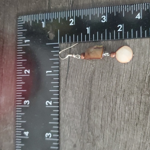 The Tropics Mother Of Pearl Neutral Earth Earrings E1018 - Picture 3 of 3